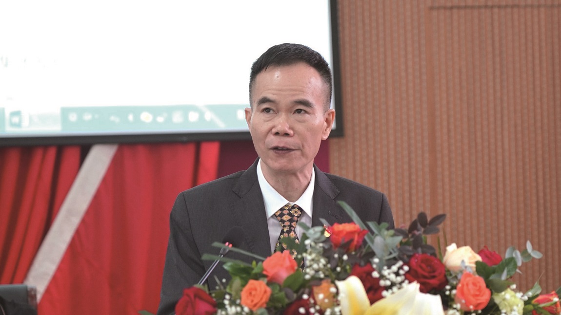 谢总作报告.jpg