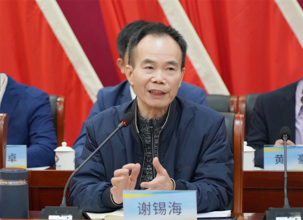 谢总主持会议.jpg